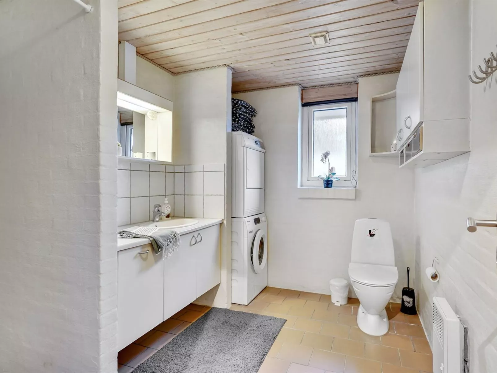 "Ewy" - 300m from the sea-Binnen