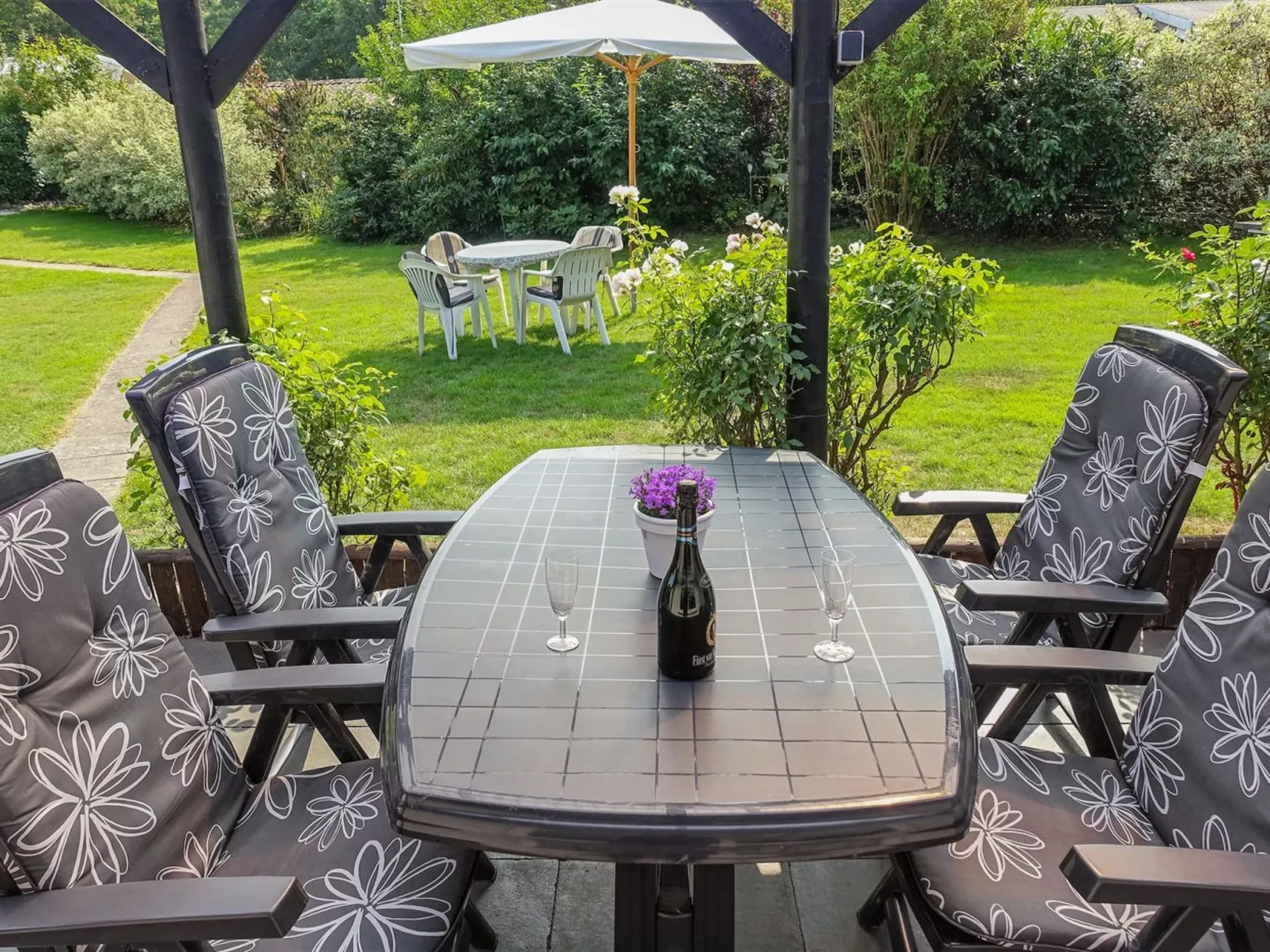 "Merit" - 800m from the sea-Buiten
