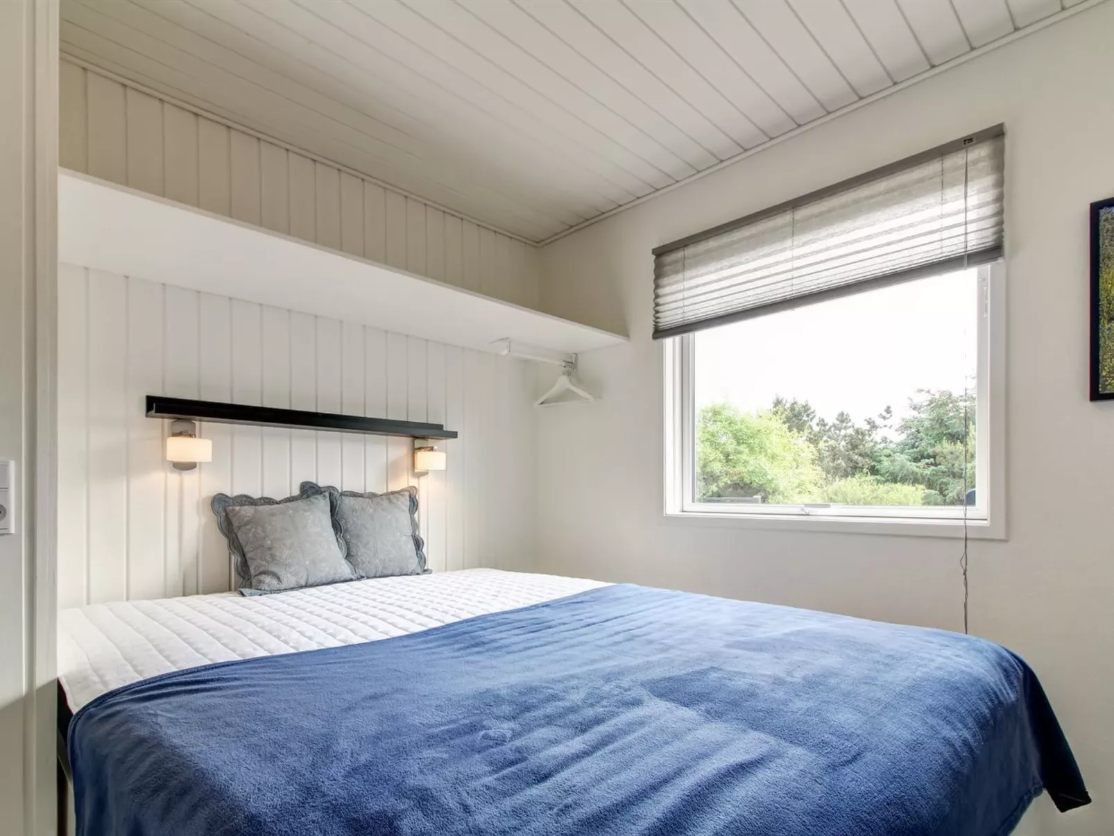 "Clemence" - 900m from the sea-Binnen