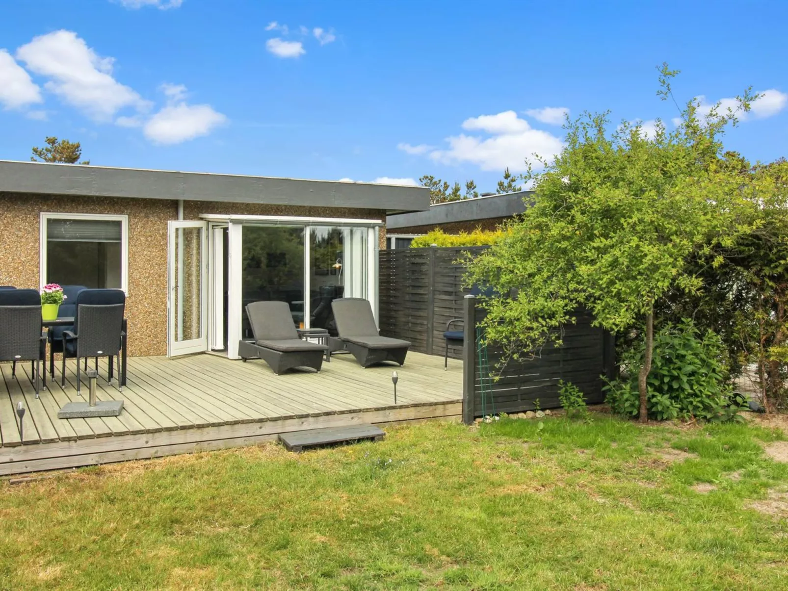 "Clemence" - 900m from the sea-Buiten