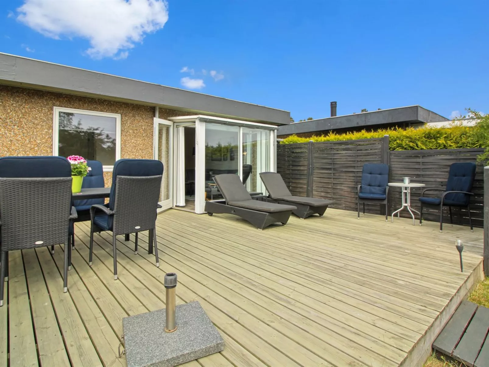 "Clemence" - 900m from the sea-Buiten