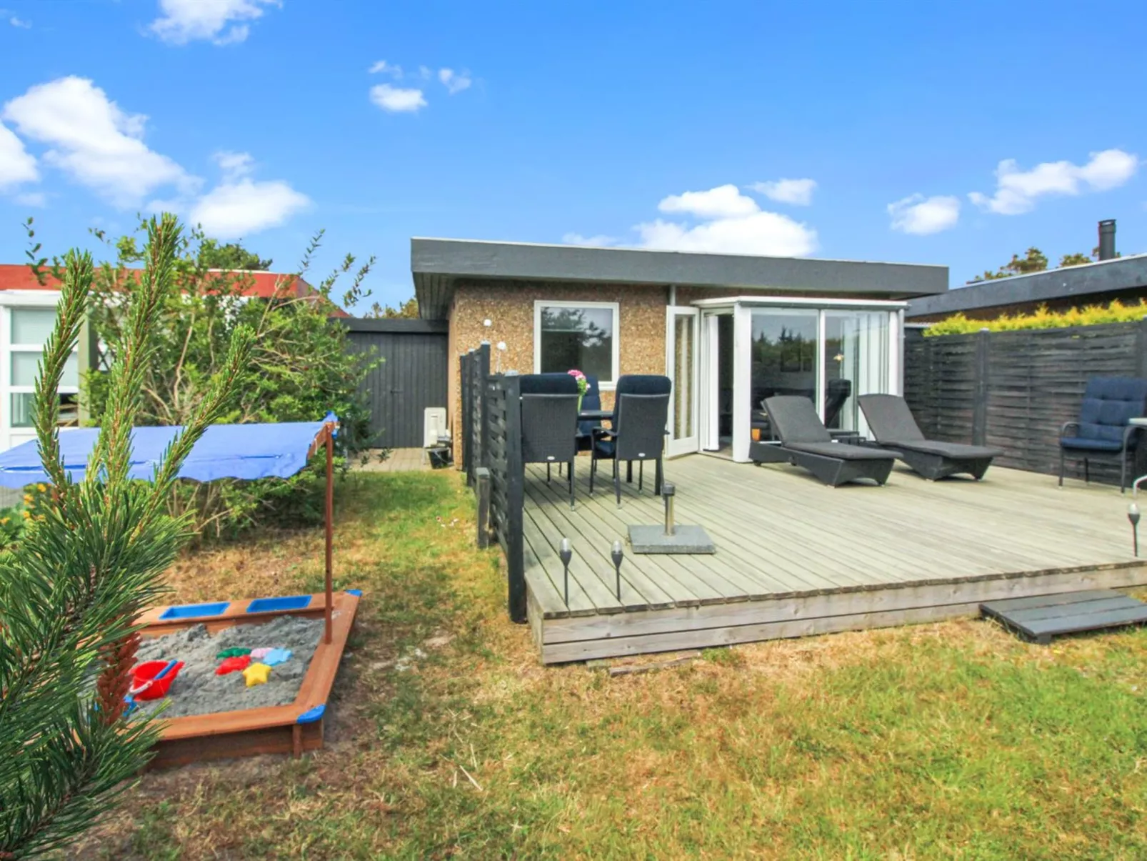 "Clemence" - 900m from the sea-Buiten