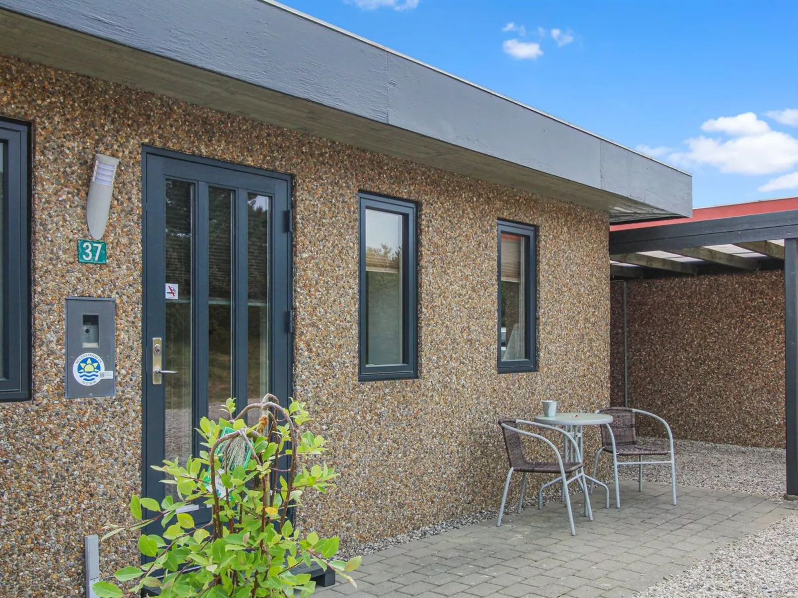 "Clemence" - 900m from the sea-Buiten
