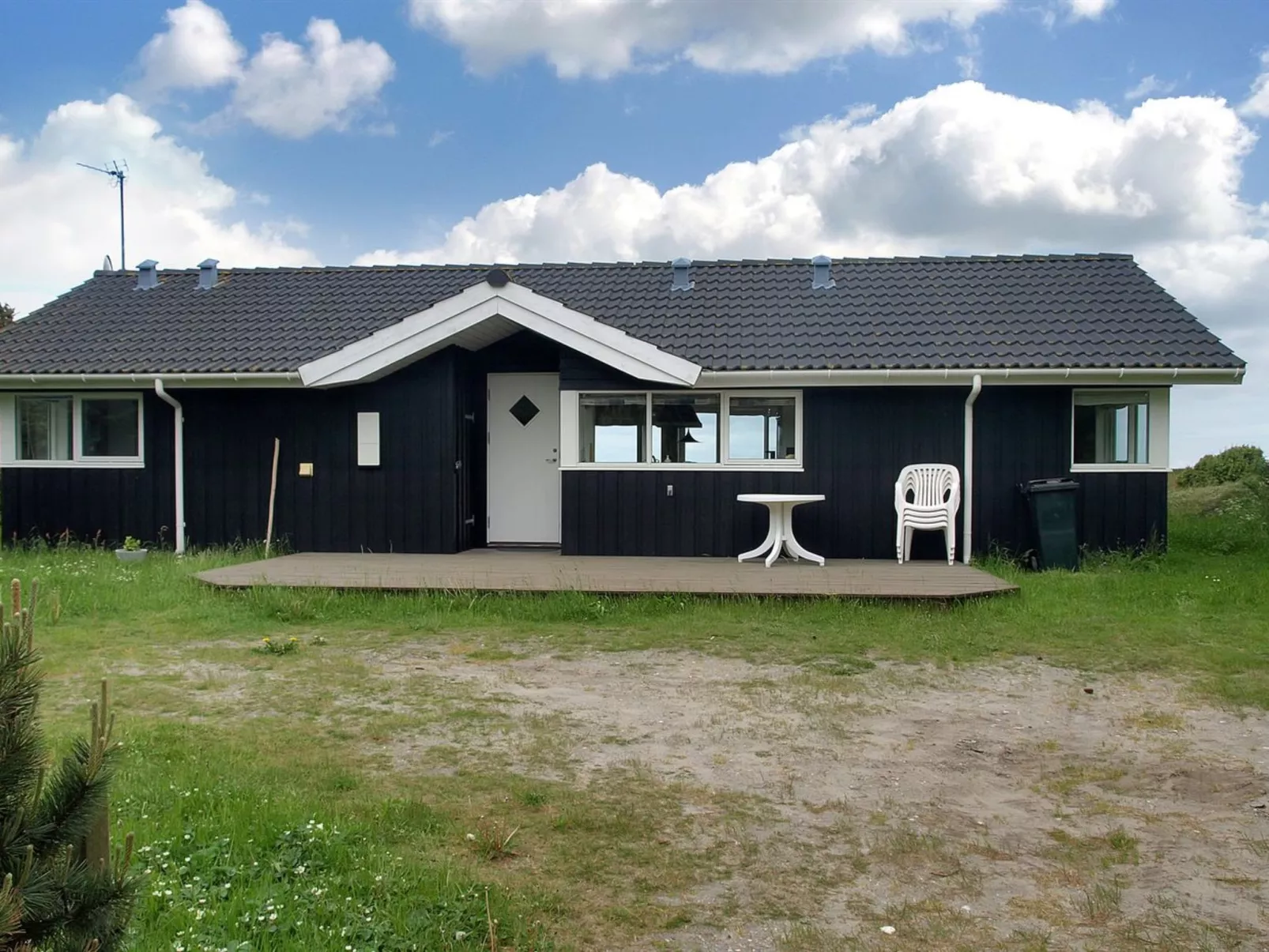 "Leona" - 250m to the inlet-Buiten