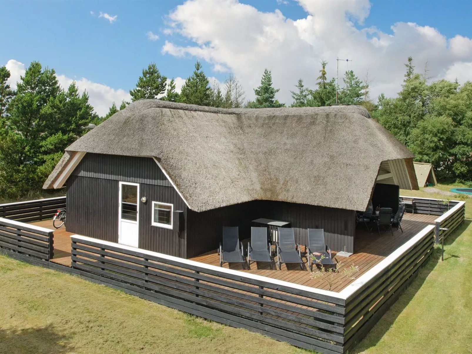 "Patrik" - 1.4km from the sea-Buiten