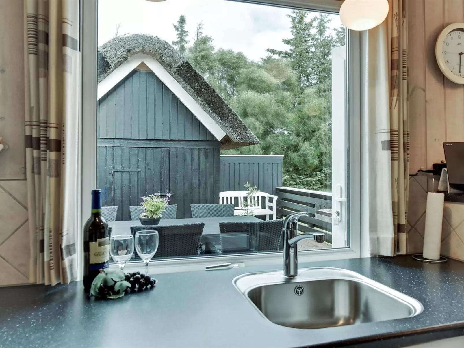 "Patrik" - 1.4km from the sea-Binnen