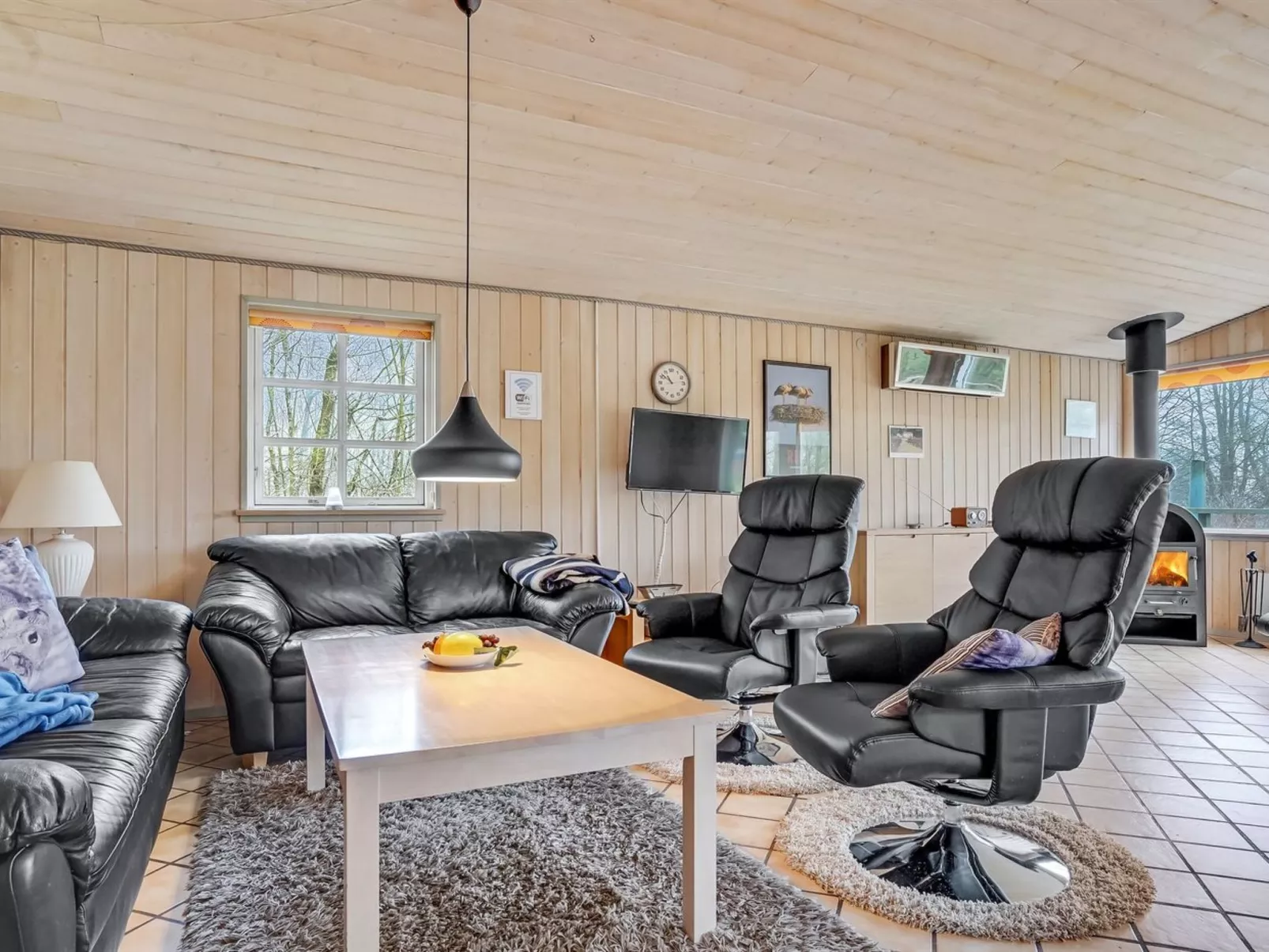 "Joonatan" - 30km from the sea-Binnen