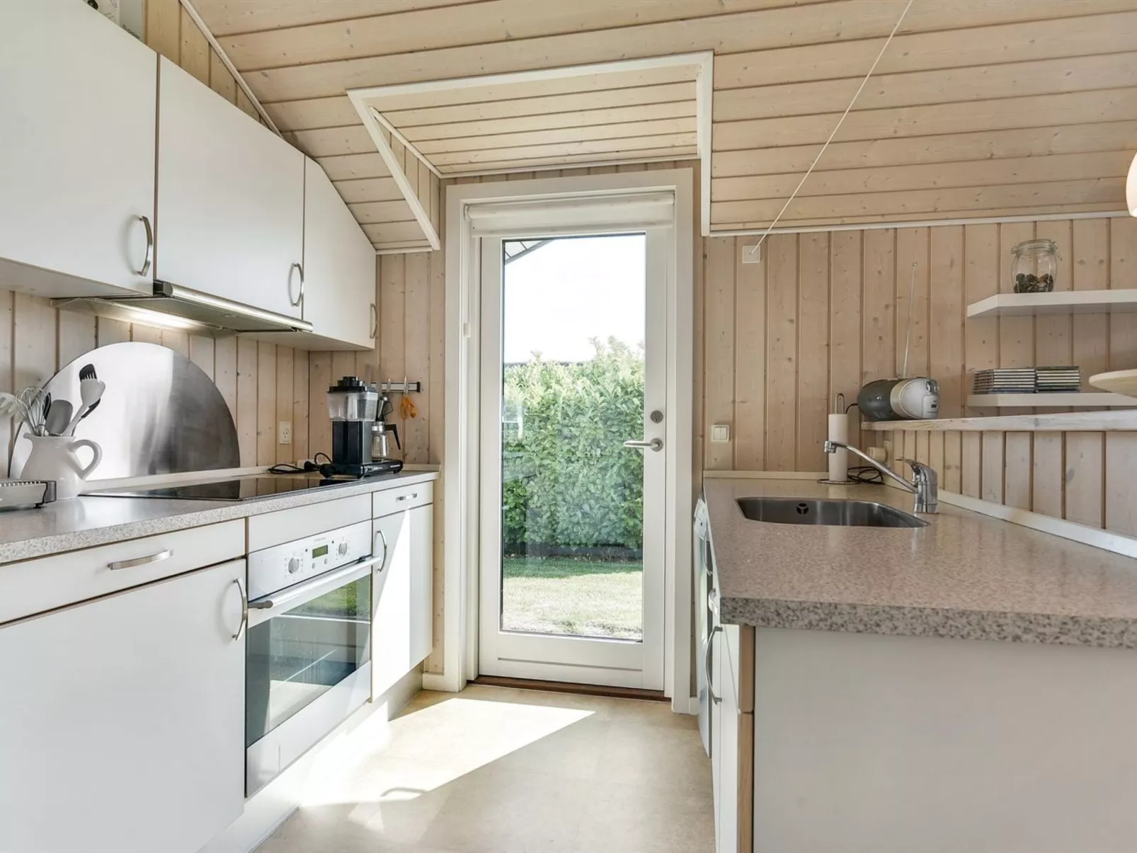 "Rathi" - 250m from the sea-Binnen