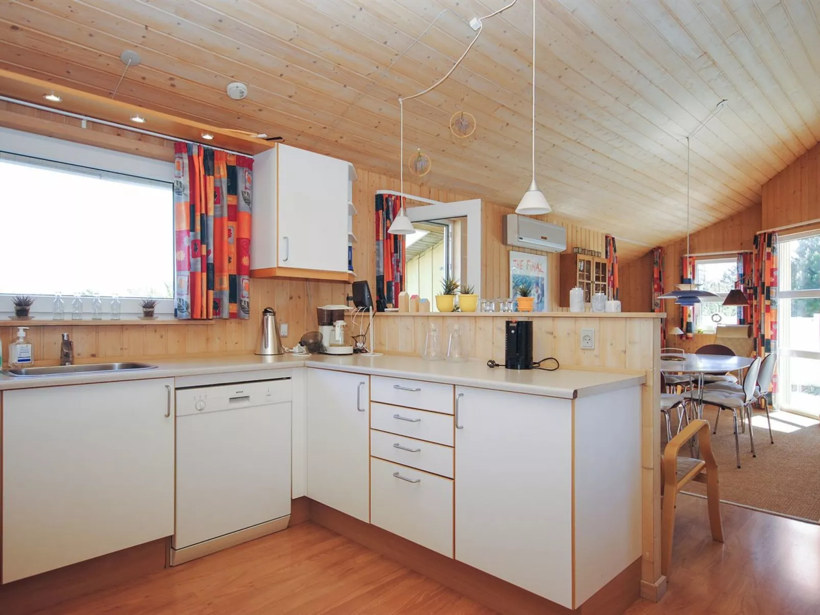 "Antto" - 900m from the sea-Binnen