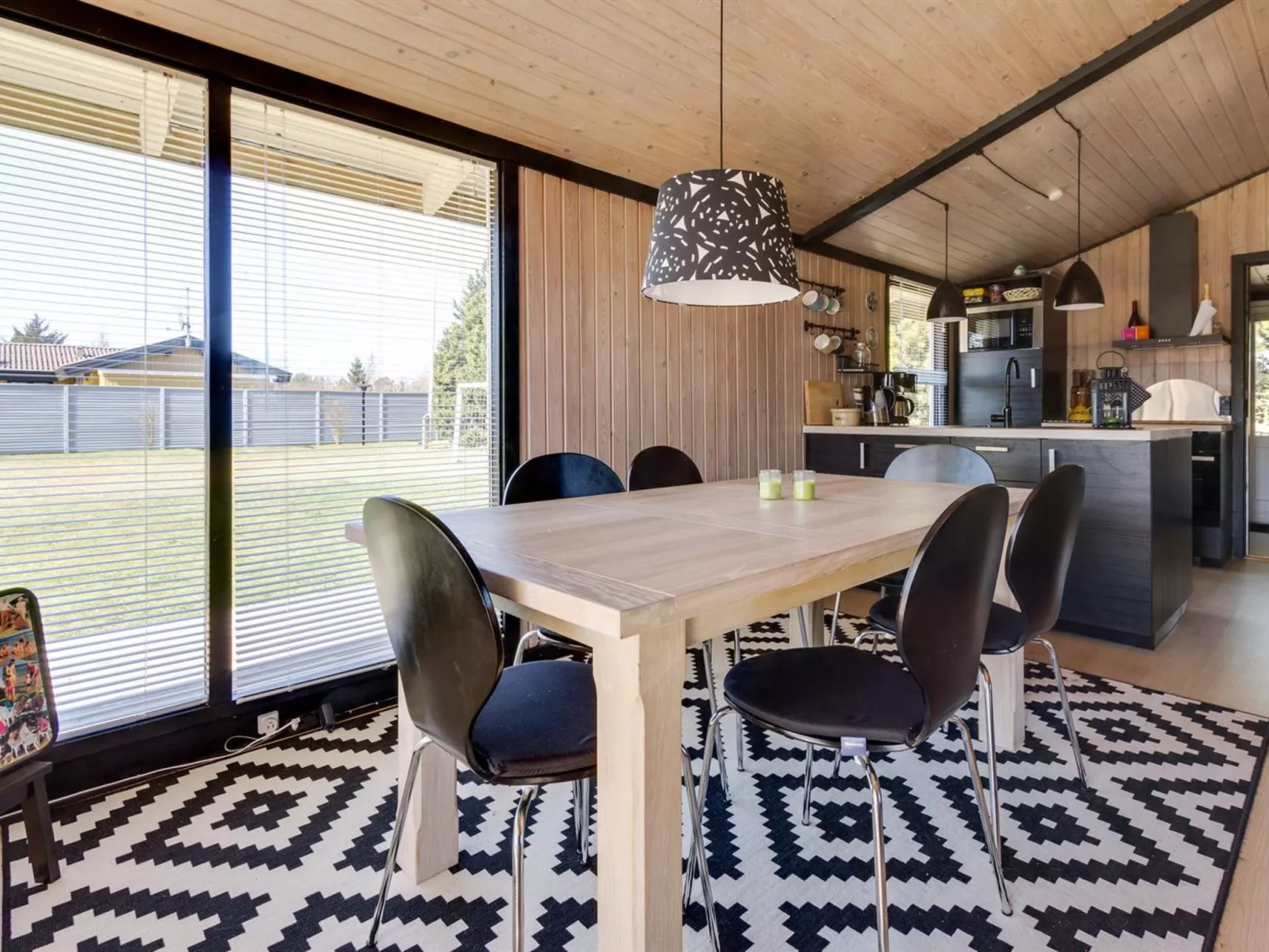 "Litle" - 600m from the sea-Binnen
