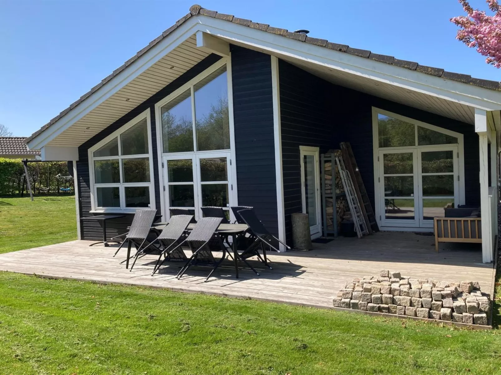 "Holmwith" - 200m from the sea-Binnen