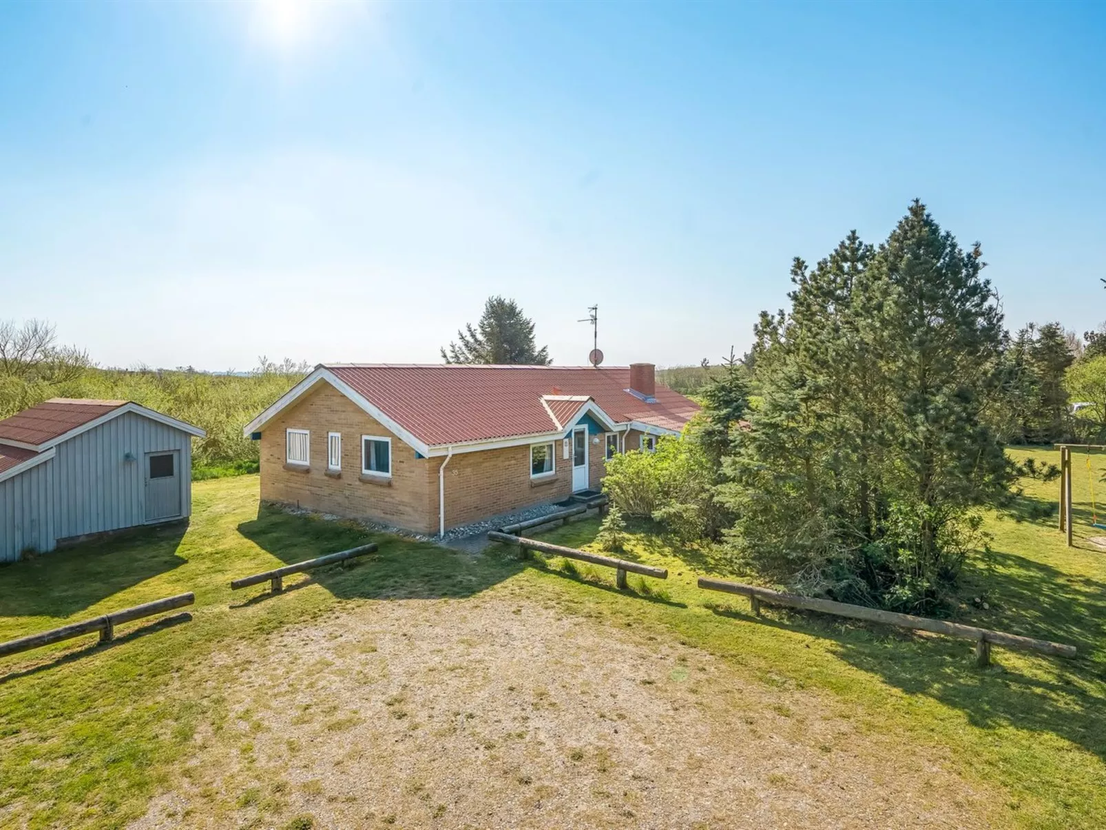 "Svane" - 1.2km from the sea-Buiten