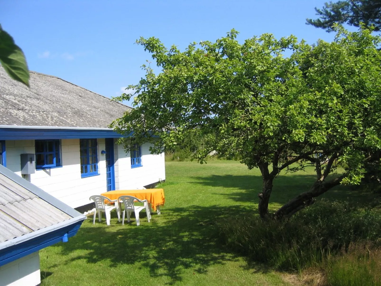 "Ema" - 5km from the sea-Binnen