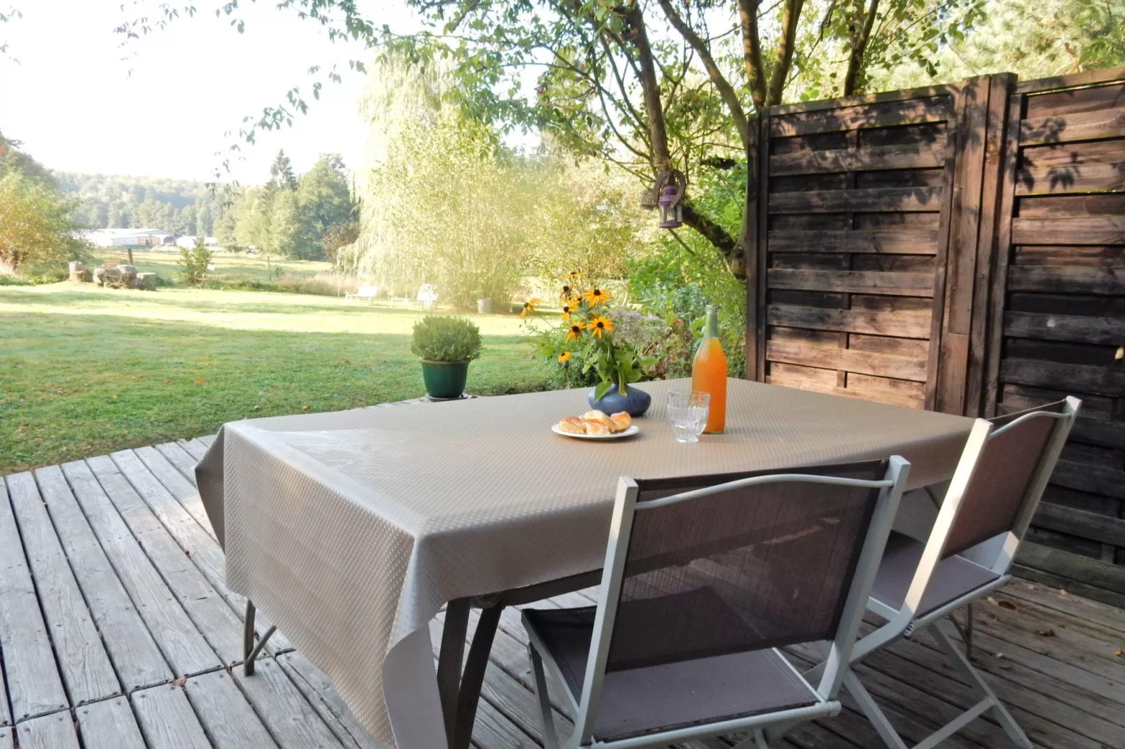 MAISON DE VACANCES NOISETTE 7p-Uitzicht zomer