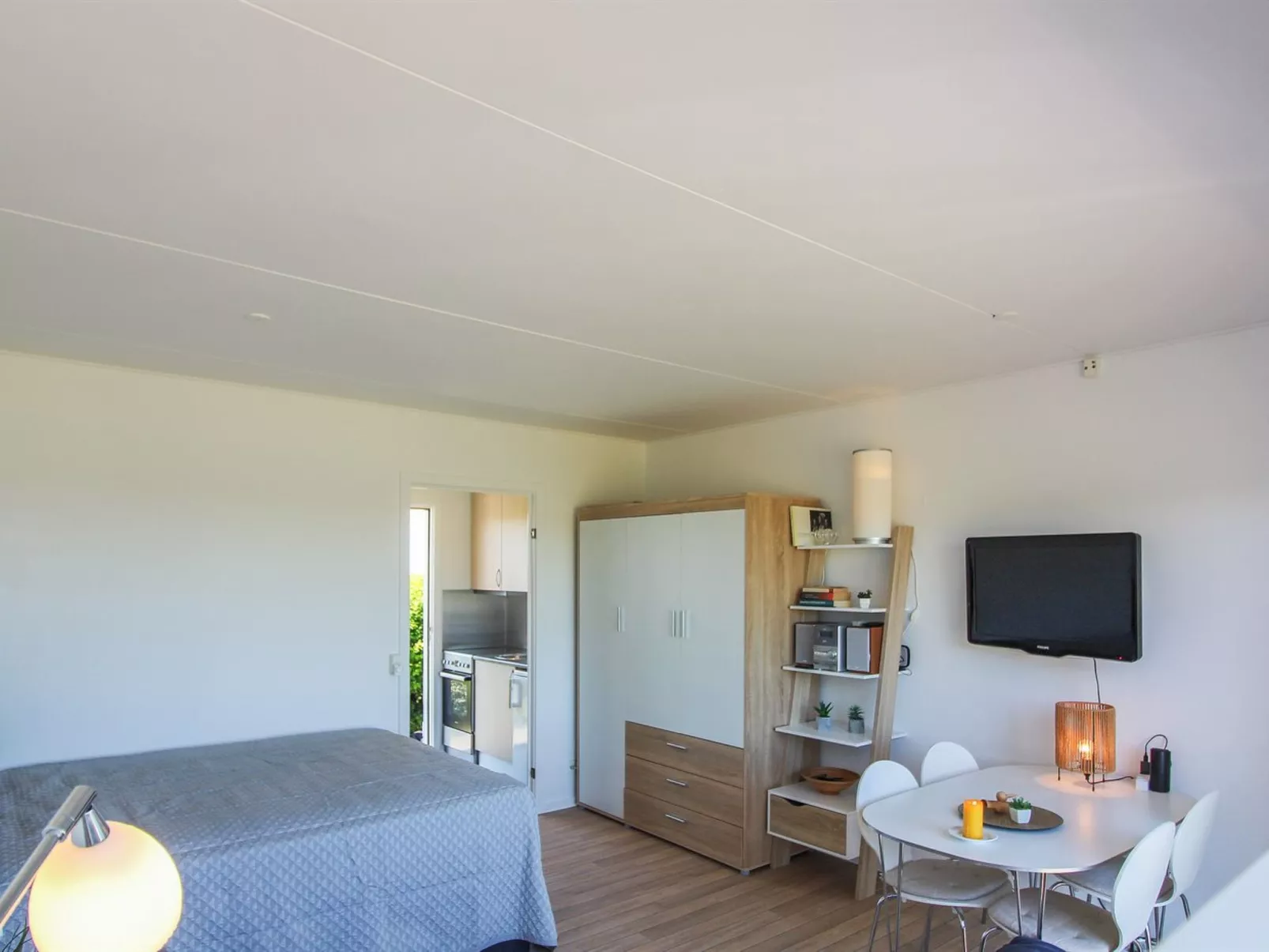 "Annemai" - 500m from the sea-Binnen