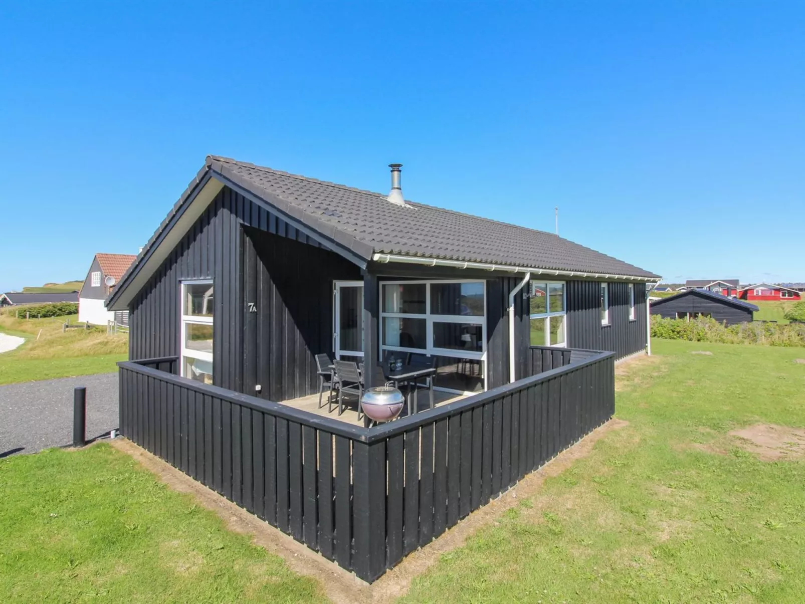 "Eyvin" - 100m from the sea-Buiten