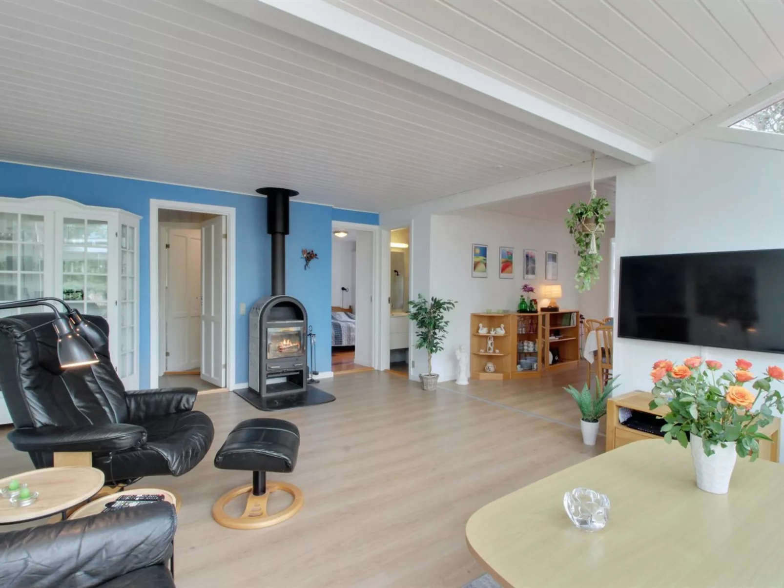 "Flora" - 150m from the sea