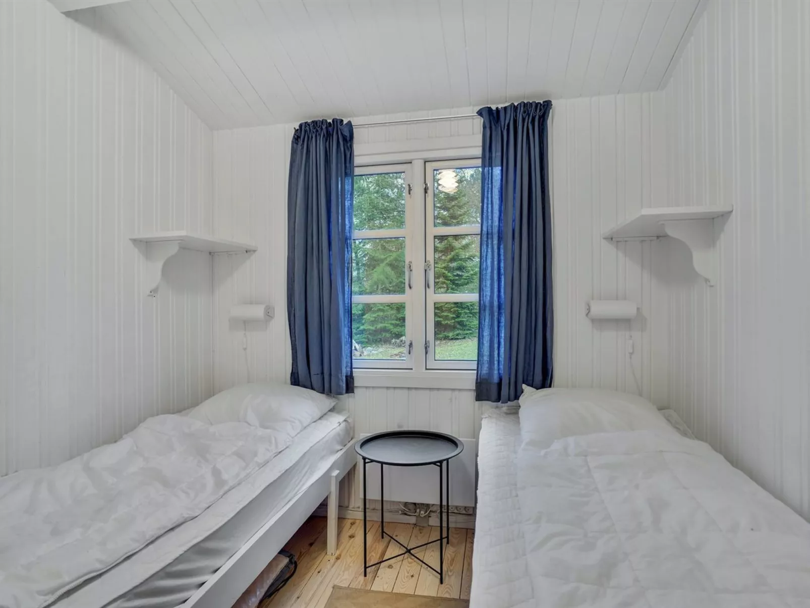 "Fjola" - 200m from the sea