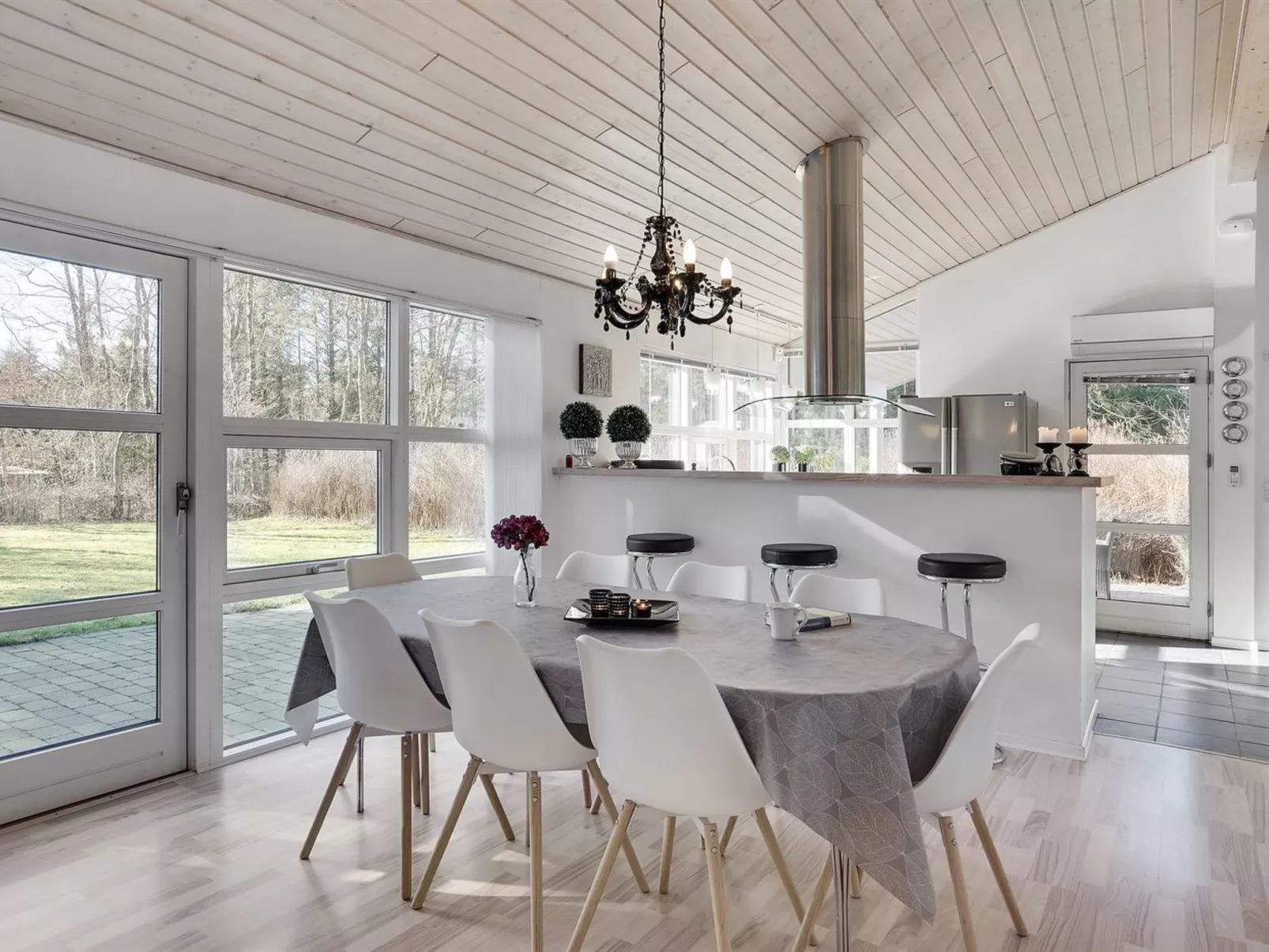 "Ulfsten" - 1.6km from the sea-Binnen