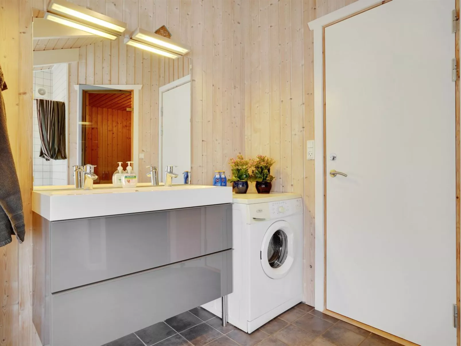 "Anniken" - 300m from the sea-Binnen