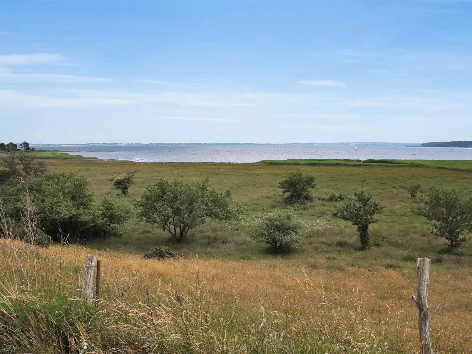 "Jeip" - 400m to the inlet-Buiten