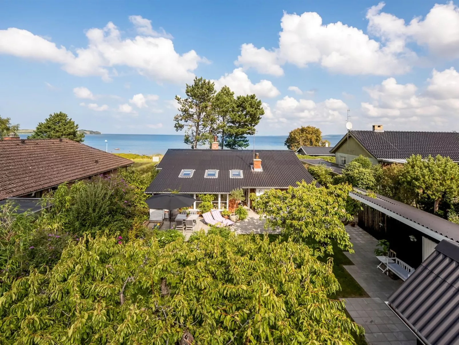 "Varma" - 25m from the sea-Buiten