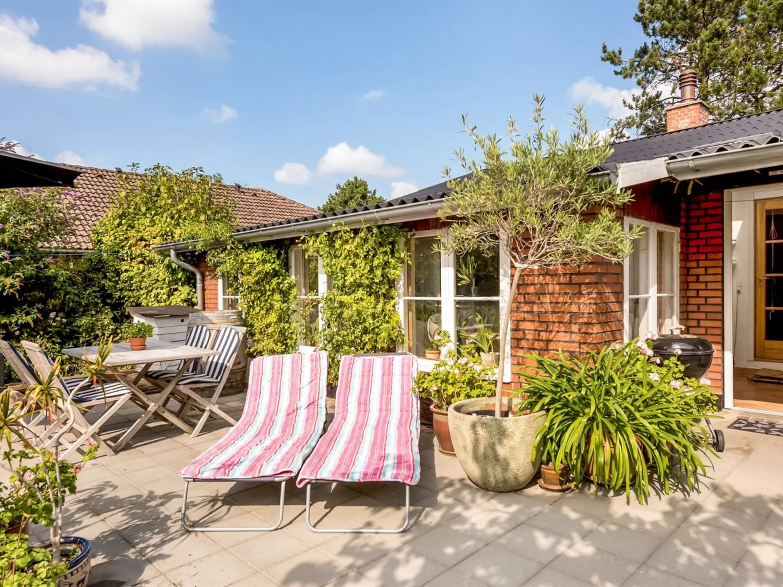 "Varma" - 25m from the sea-Buiten