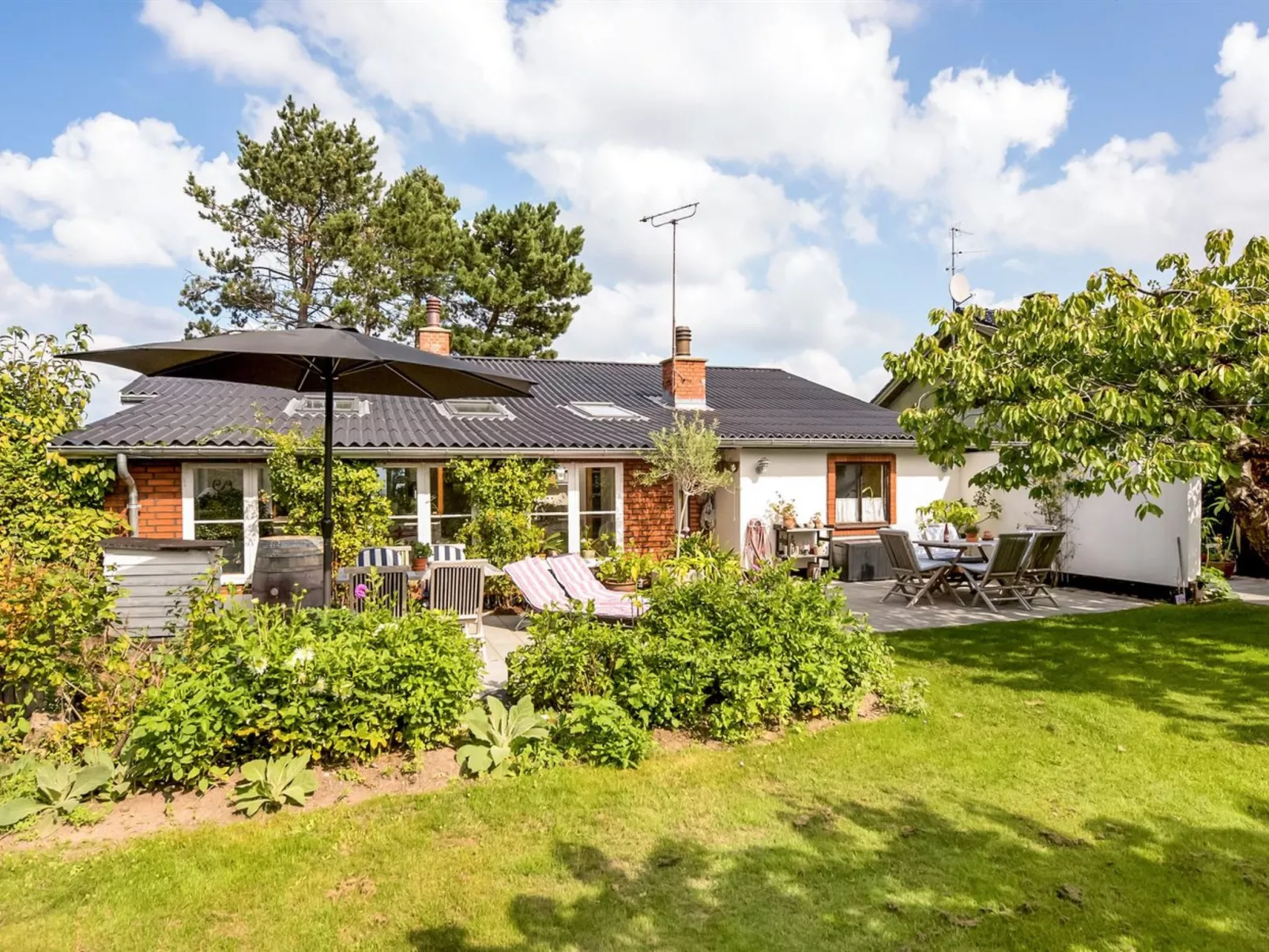 "Varma" - 25m from the sea-Buiten