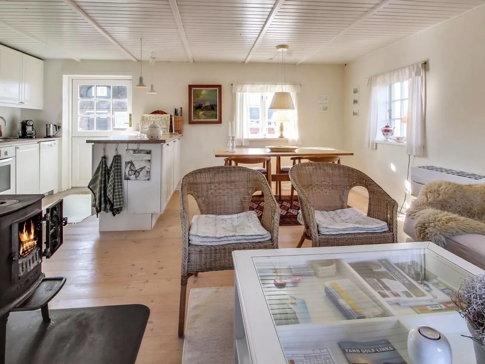 "Iivari" - 1.5km from the sea-Binnen