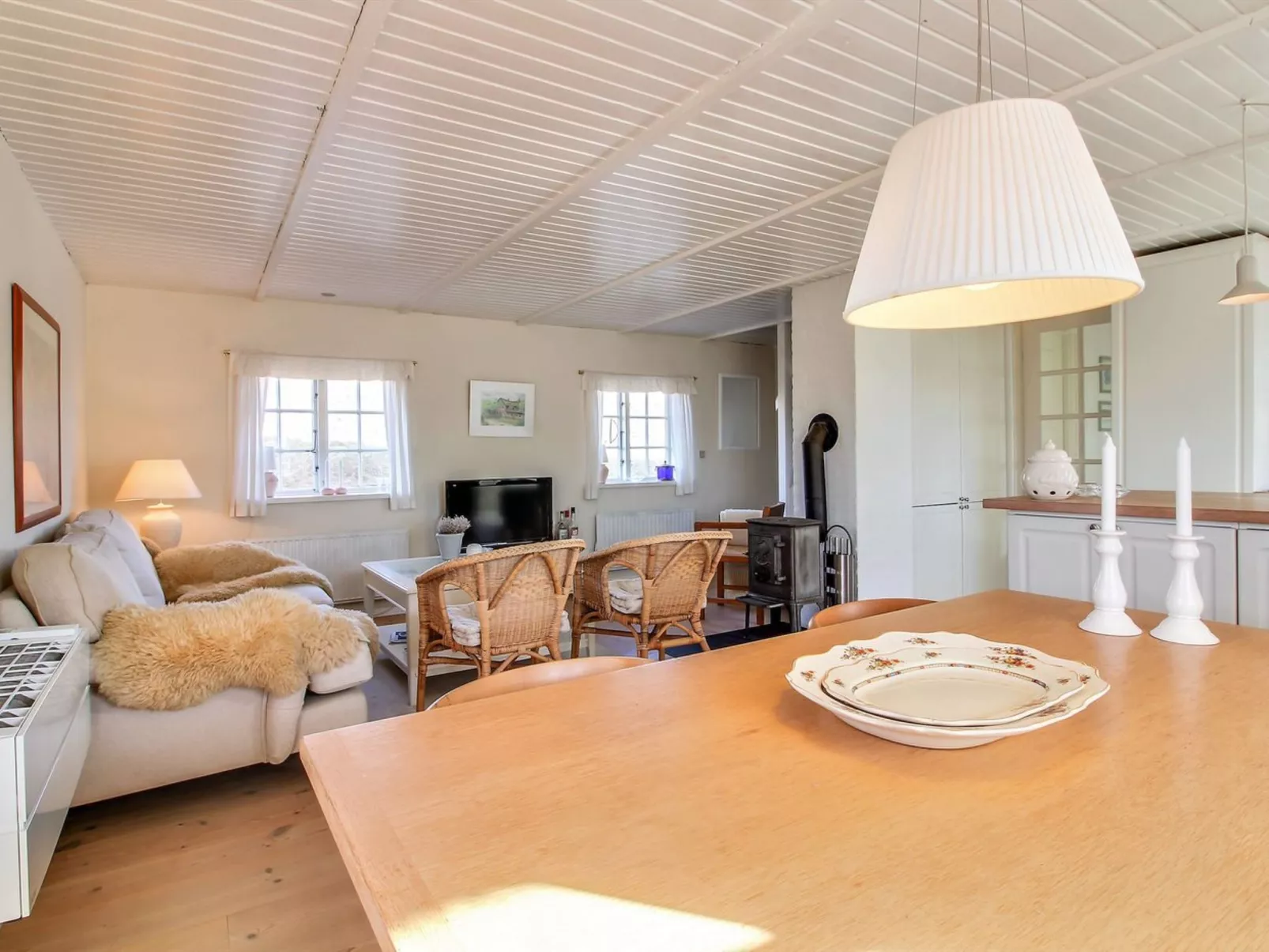 "Iivari" - 1.5km from the sea-Binnen