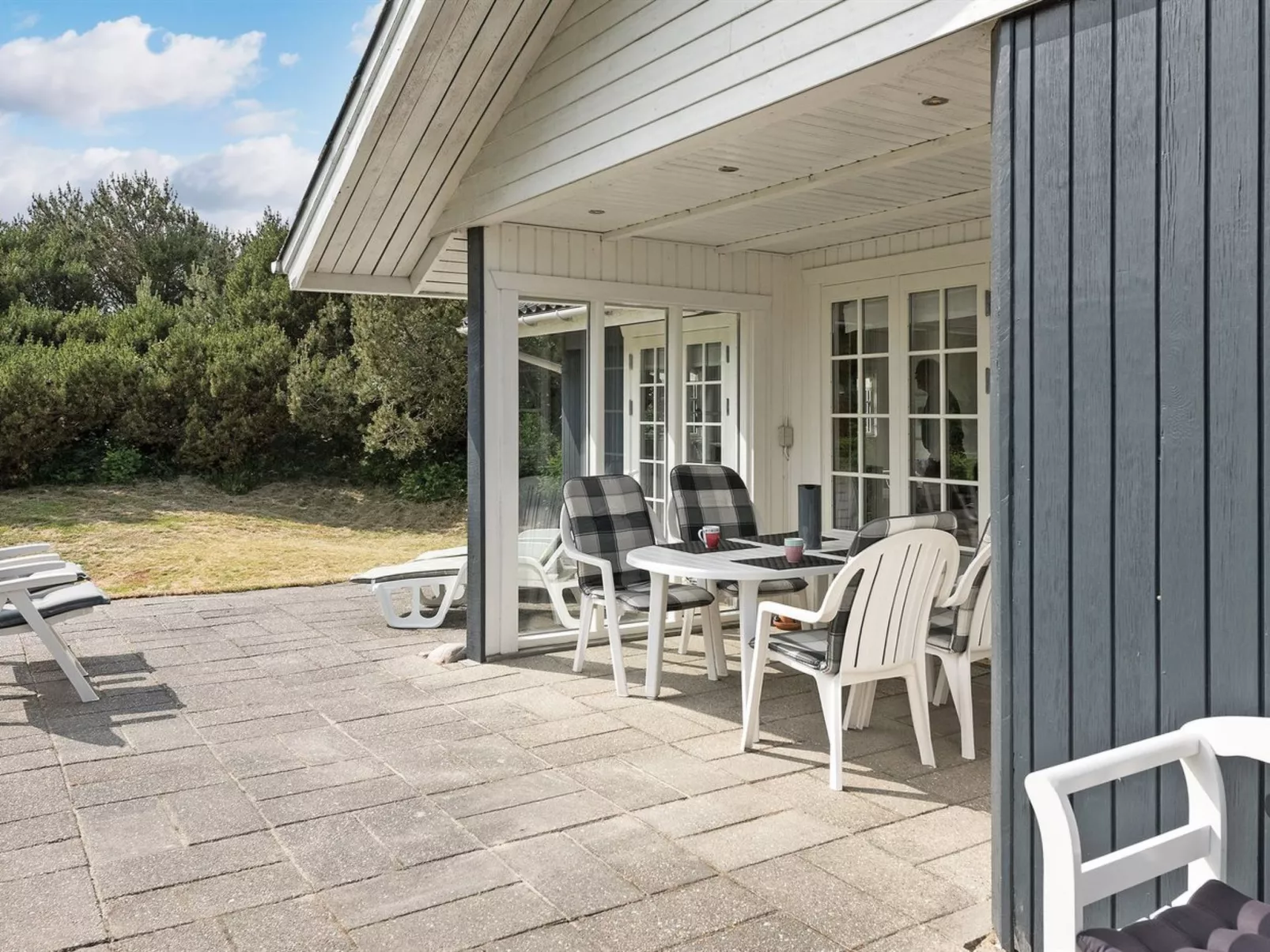"Dines" - 1km from the sea-Buiten