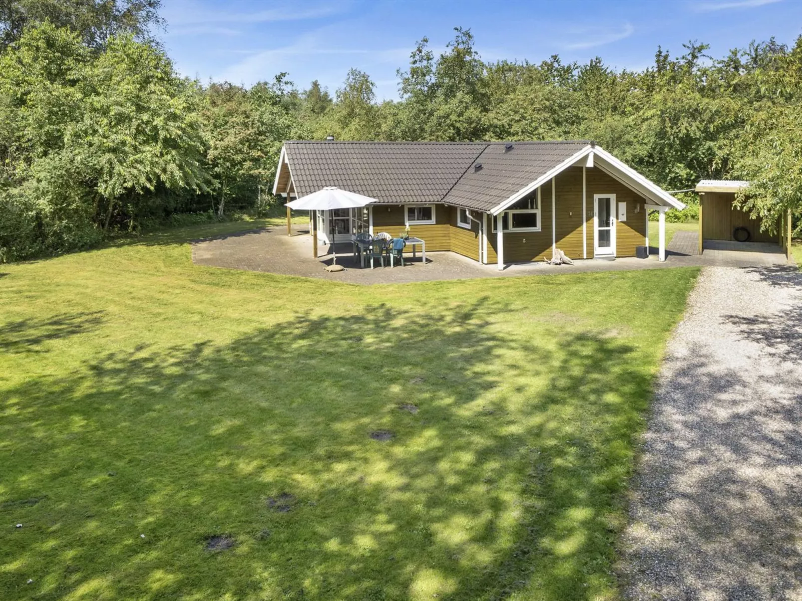 "Kaare" - 34.2km from the sea