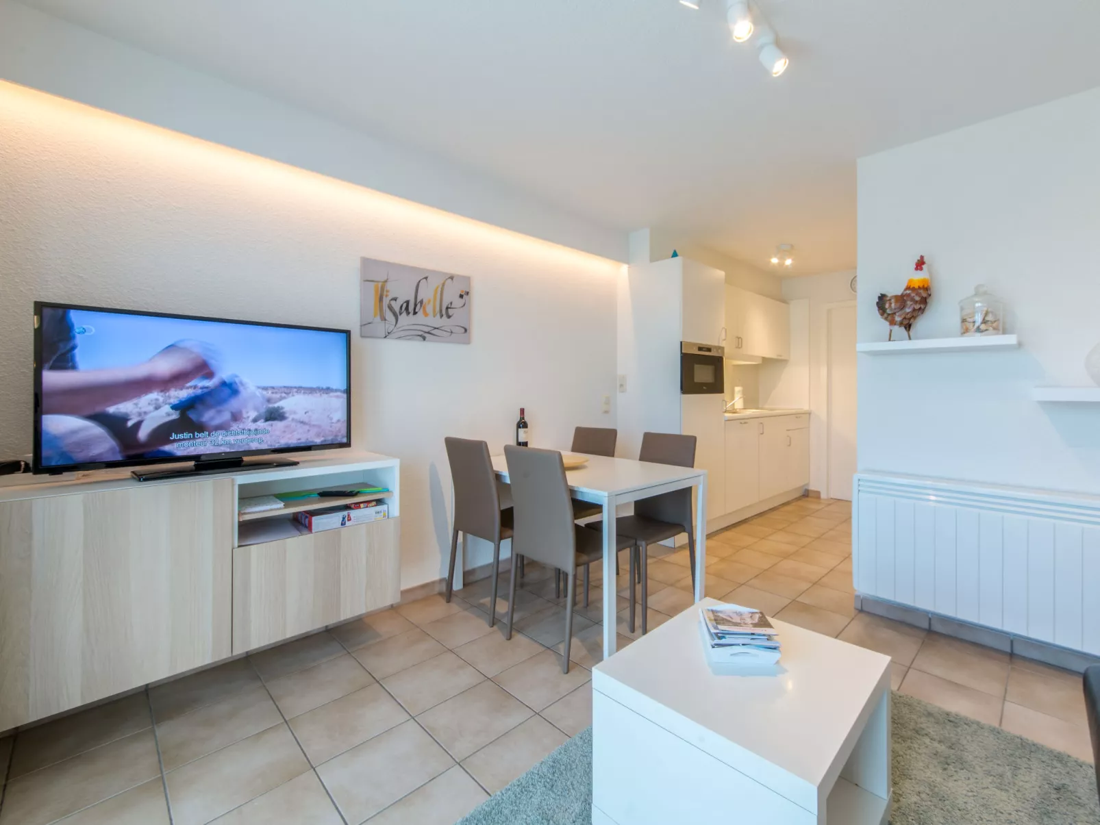 Isabelle with parking and shared pool-Binnen