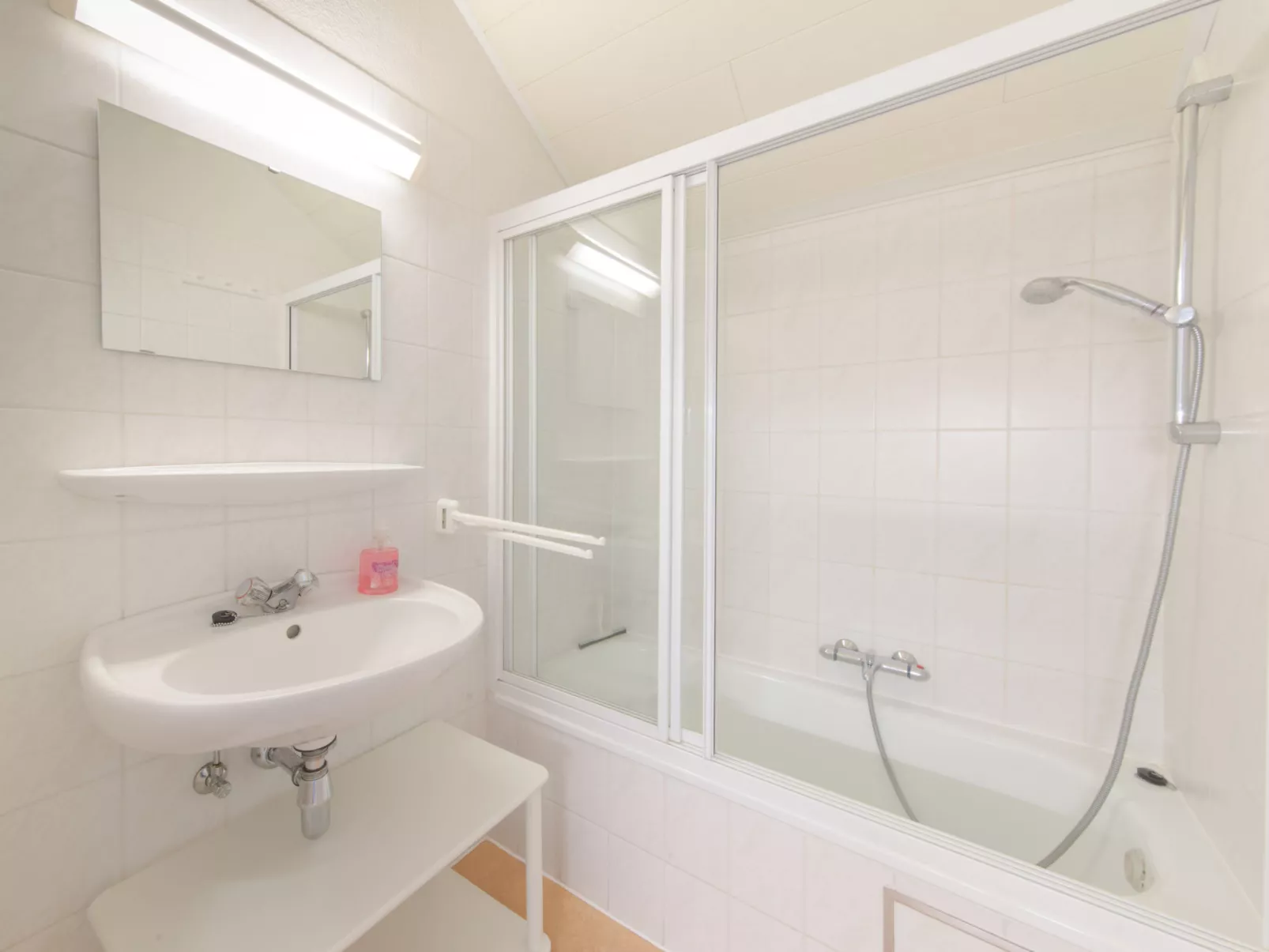 Luna with parking and shared pool-Binnen