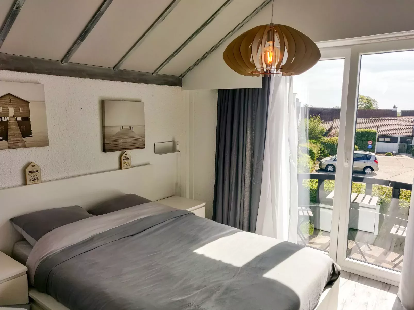 La Bella Vita parking and shared pool-Binnen