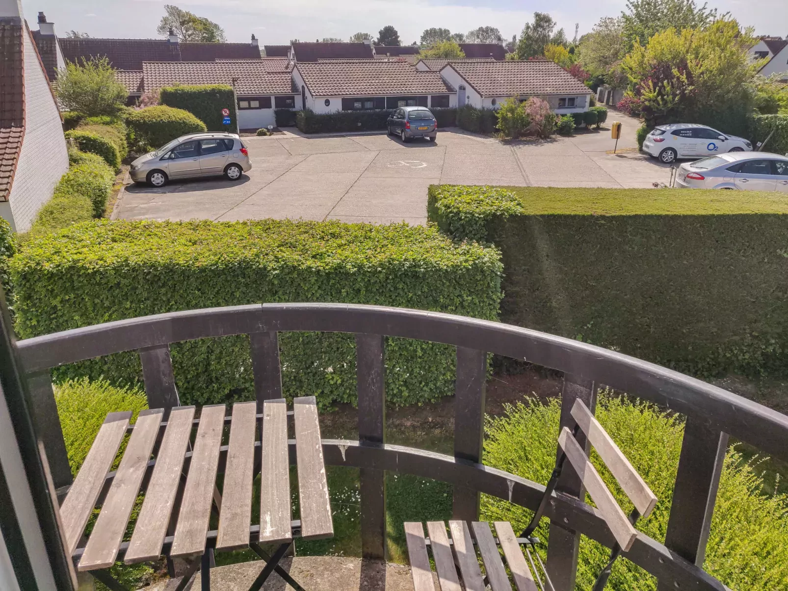 La Bella Vita parking and shared pool-Buiten