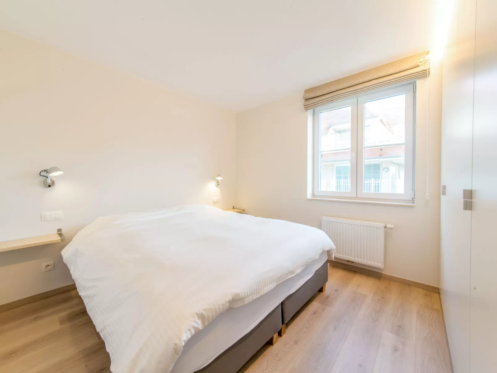 Wanderlust with garage-Binnen