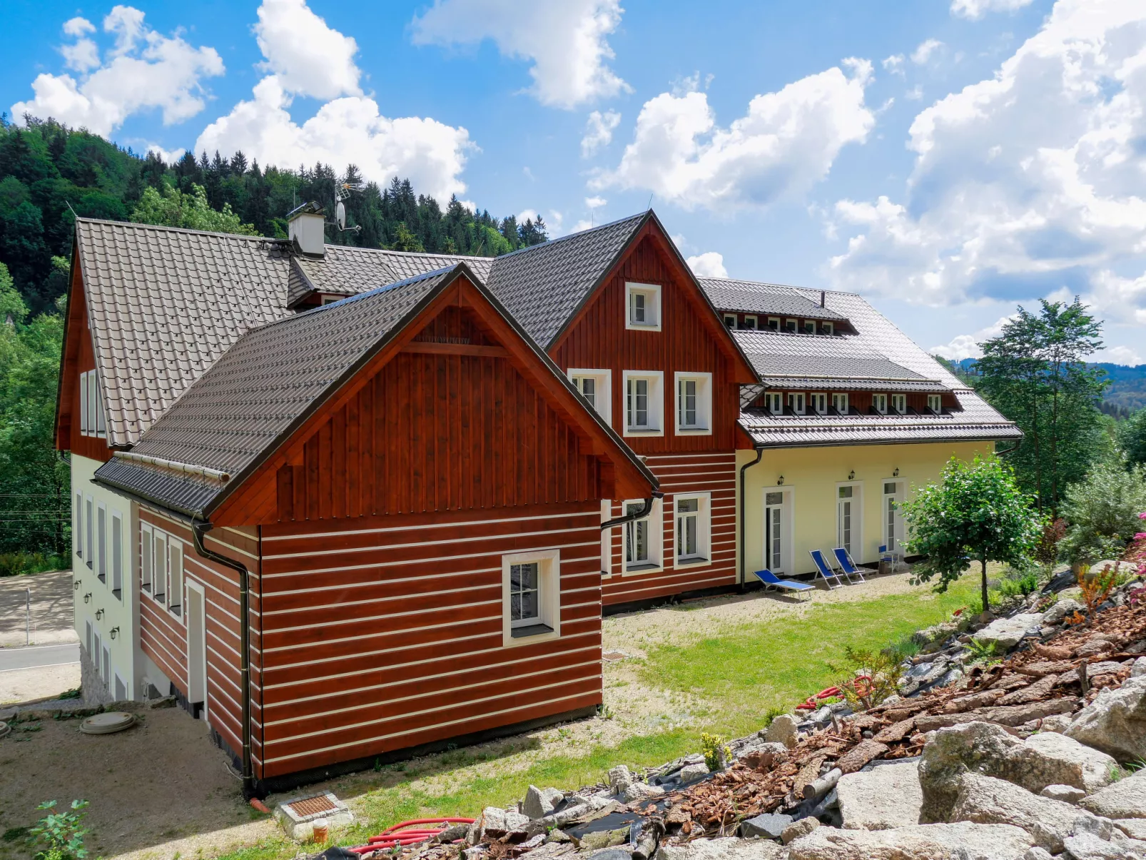 Protržená přehrada Bílá Desná-Buiten