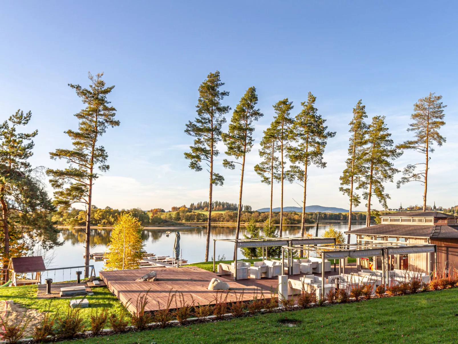 Lakeside Village 9-Binnen