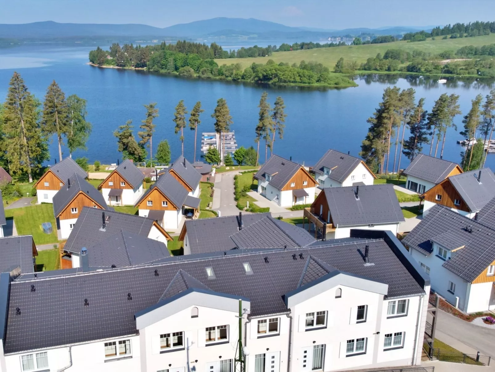 Lakeside Village 5-Buiten