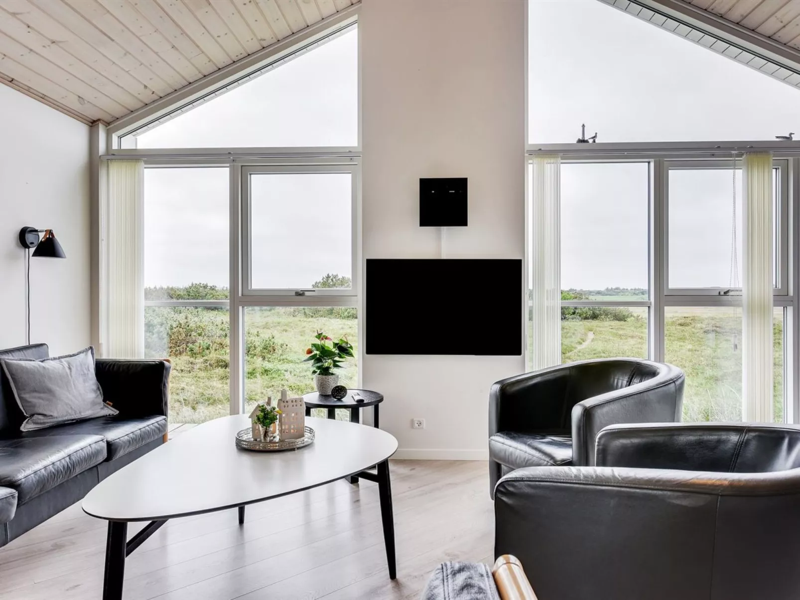 "Luzia" - 1.2km from the sea-Binnen