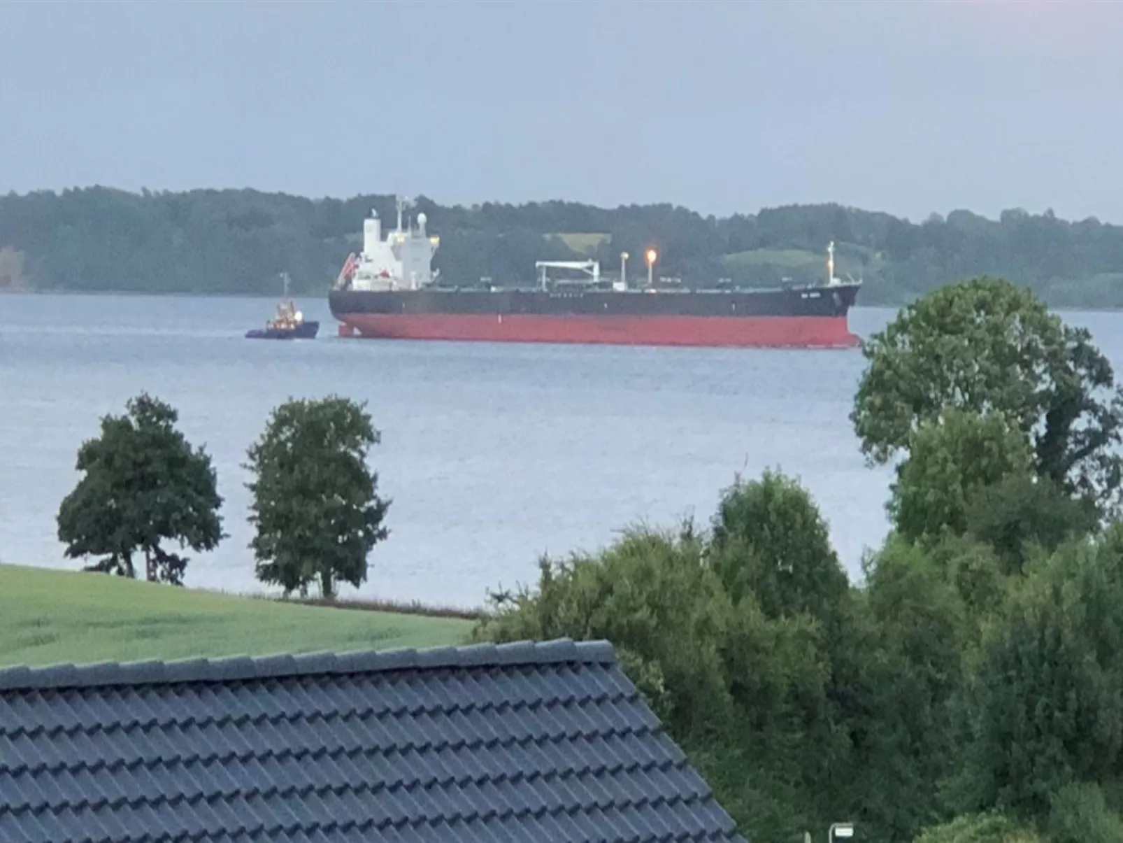 "Axeln" - 300m to the inlet-Buiten