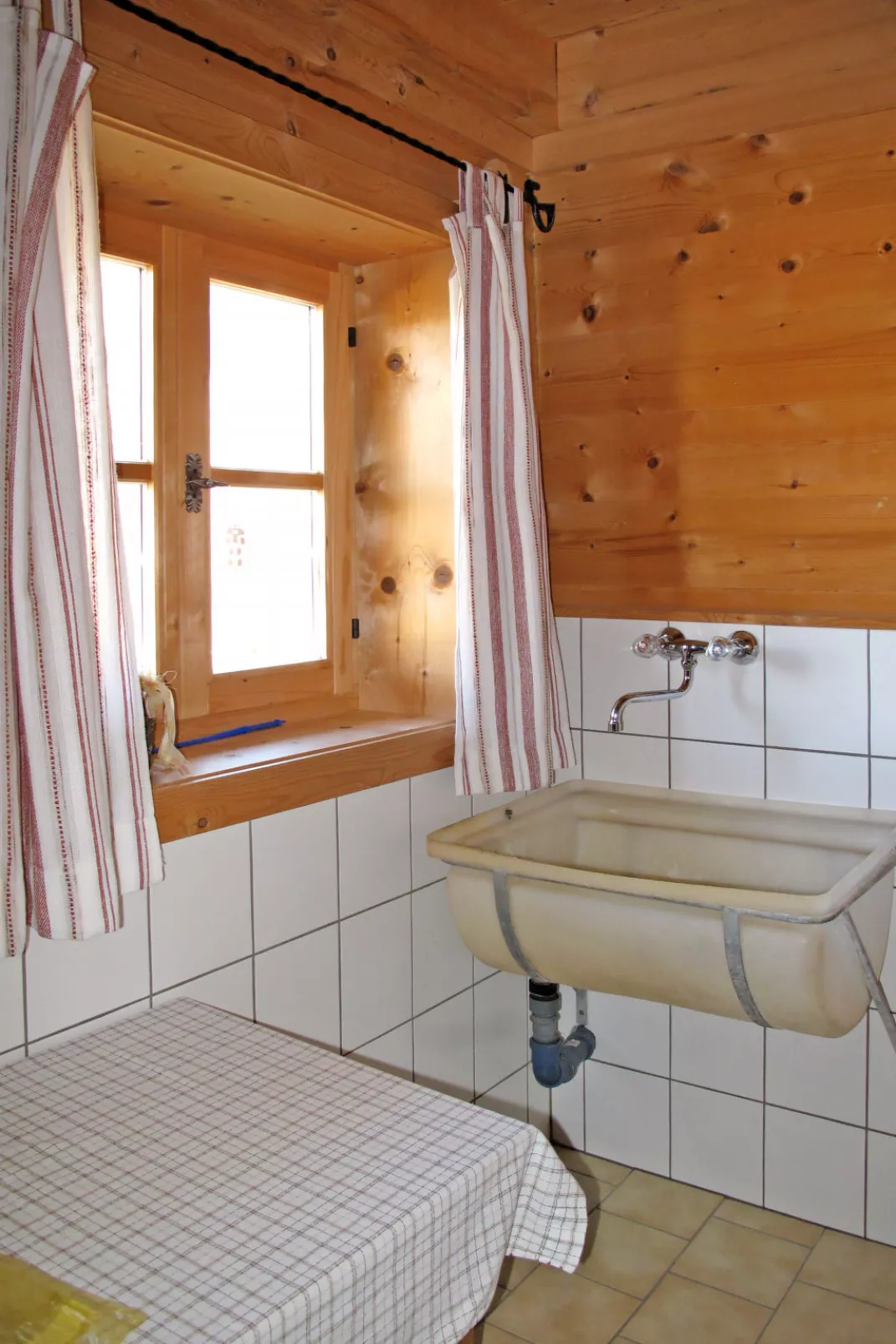 Sturmbachhütte-Binnen