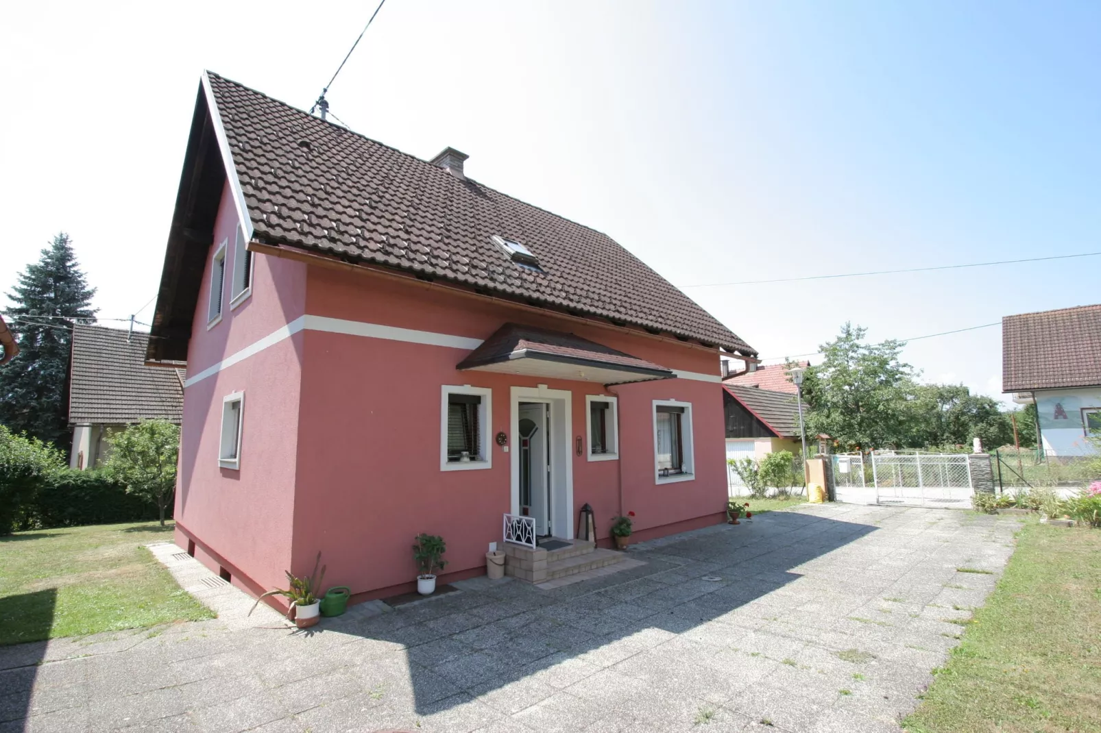 Apartment Bernadette 1 / EG-Buitenkant zomer