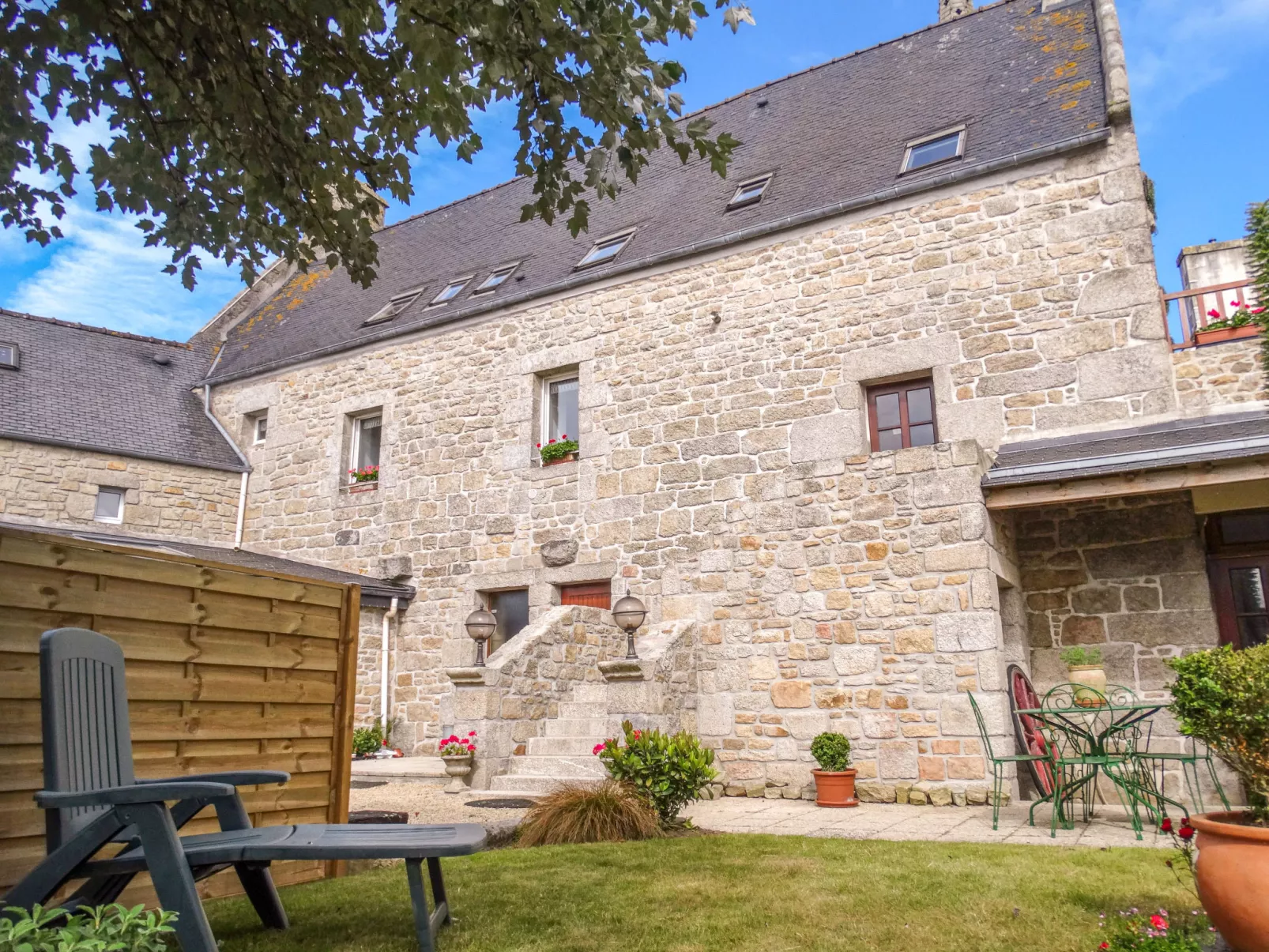 Manoir des Halles-Buiten