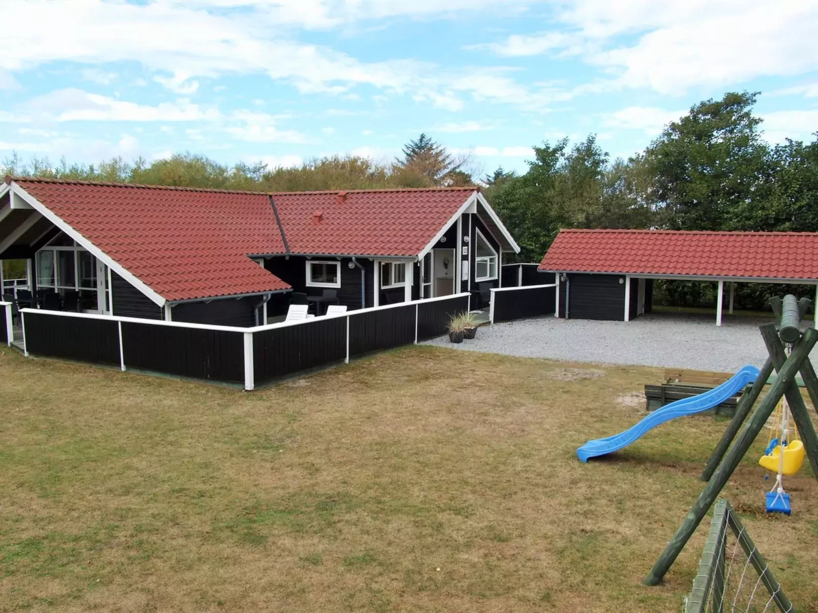 "Germaine" - 1.2km from the sea