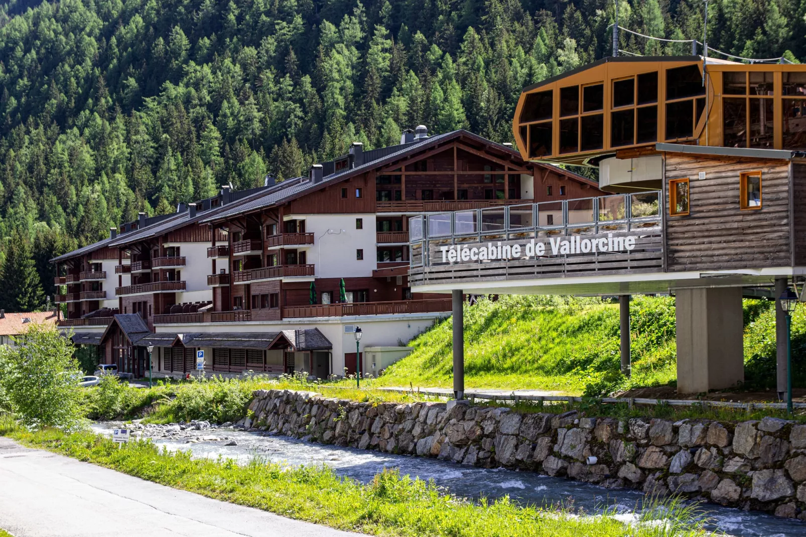Resort les Portes du Mont Blanc 5-Buitenkant zomer