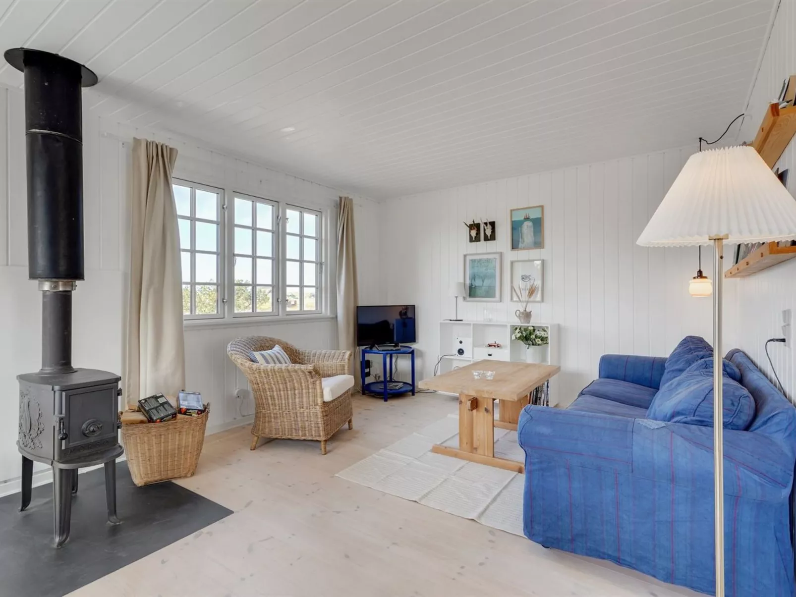 "Aleksi" - 500m from the sea-Binnen