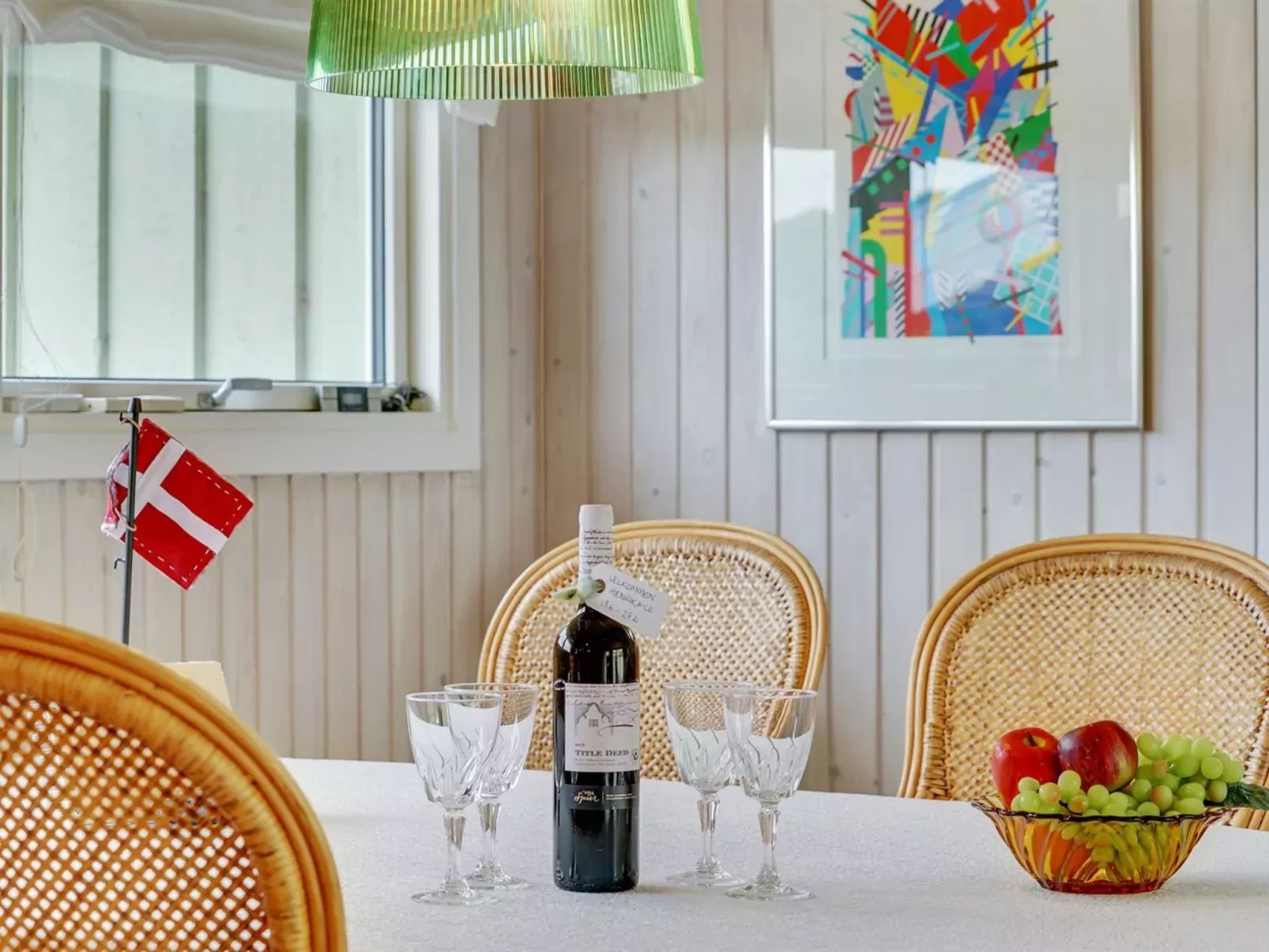 "Erwith" - 50m from the sea-Binnen