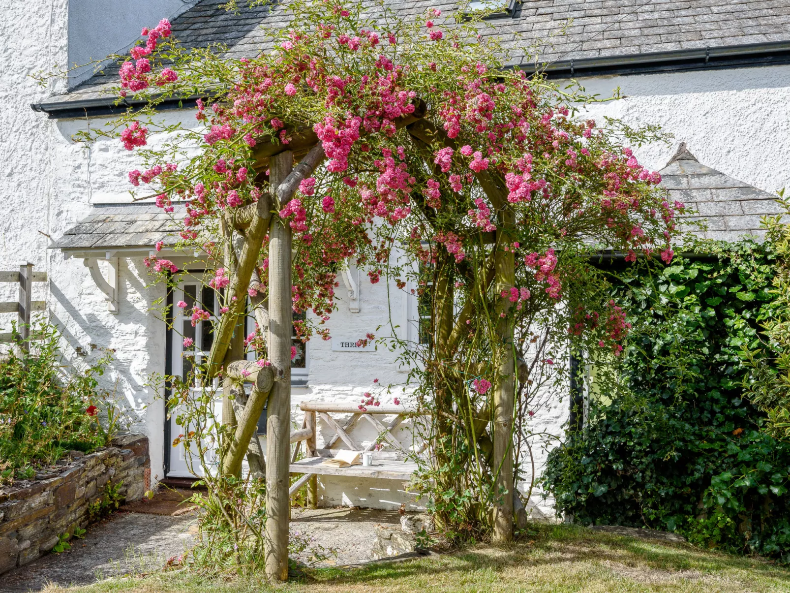 Thrift Cottage-Buiten
